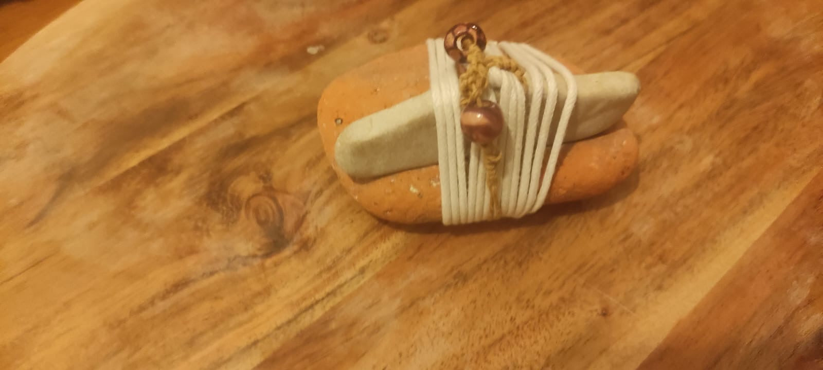 Galet pierre en équilibre liée